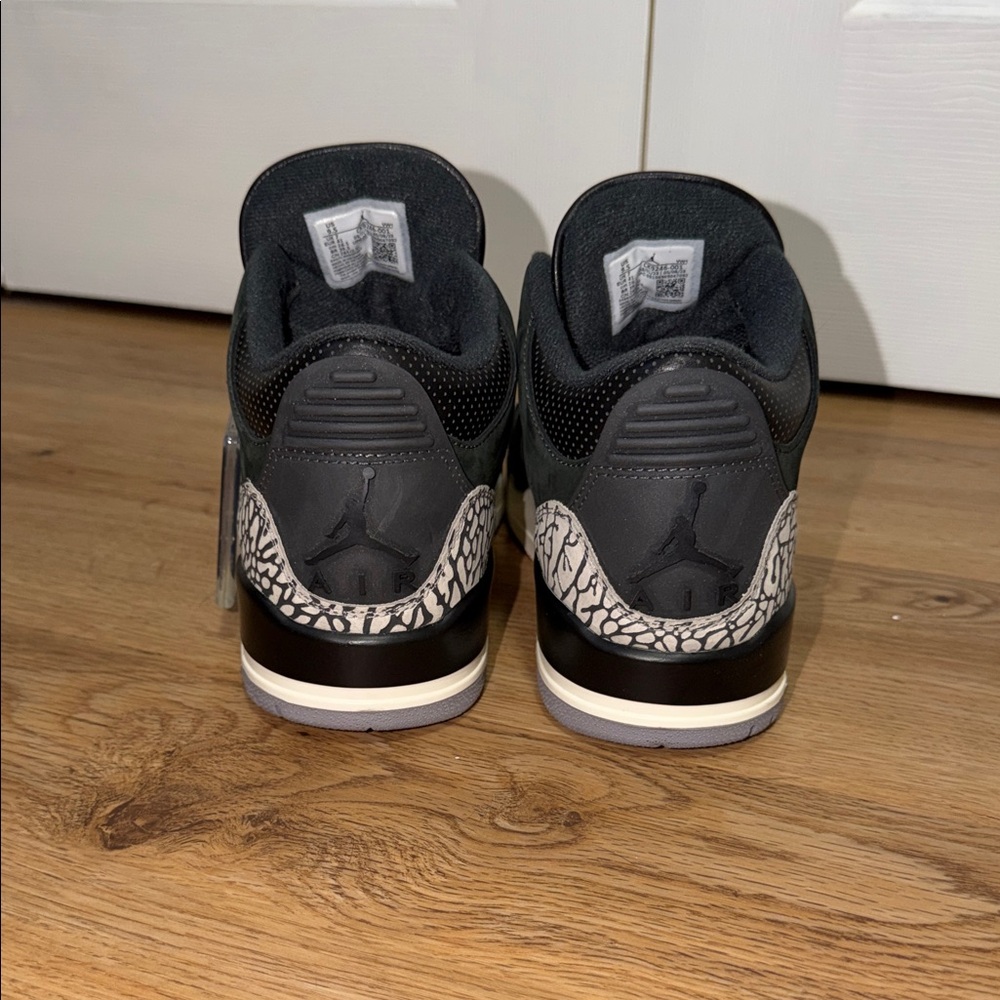 Black and White Jordans - Picture 4 of 6